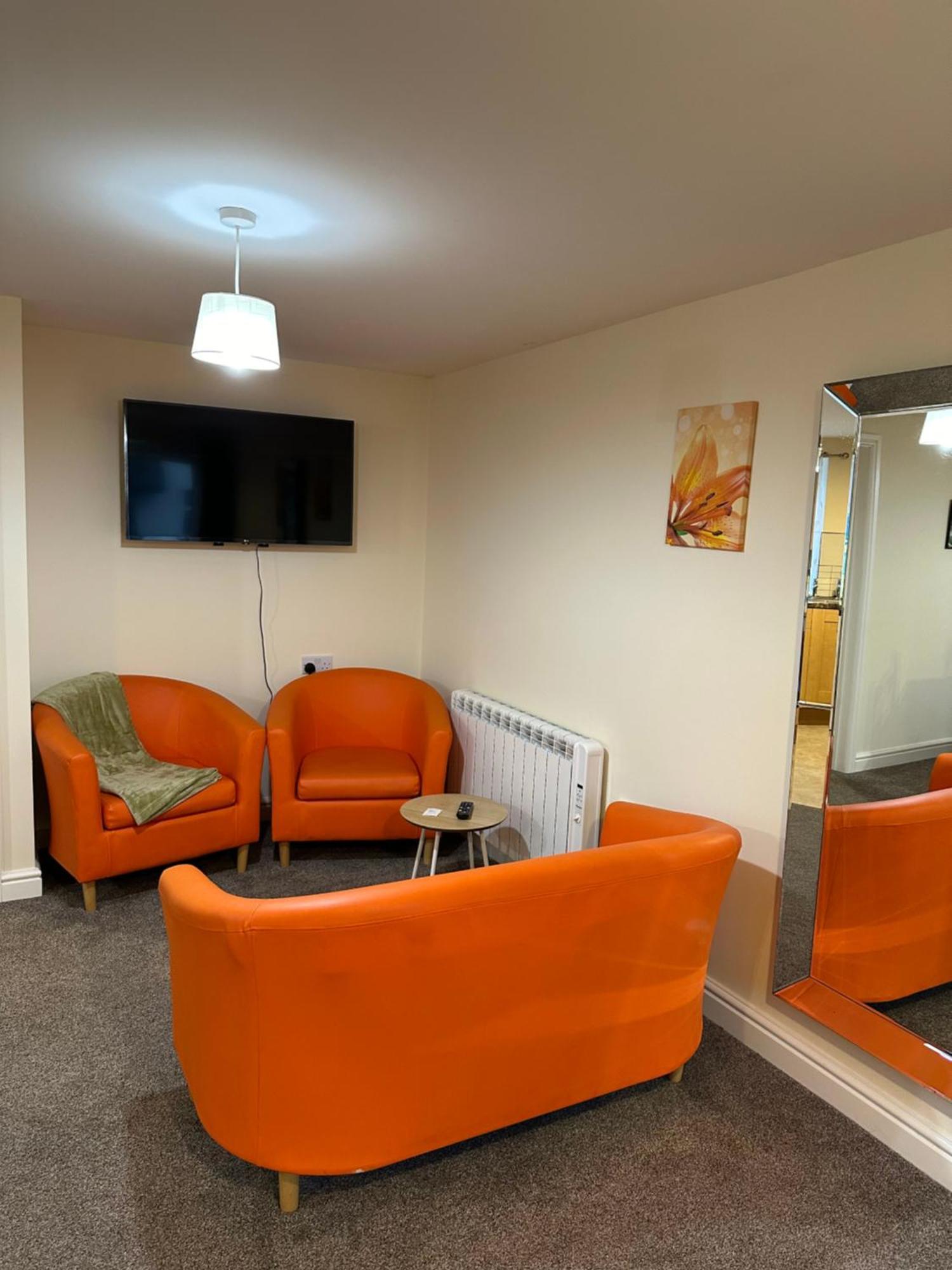Ferienwohnung Orange Lilly In Stroud With Free Parking Exterior foto