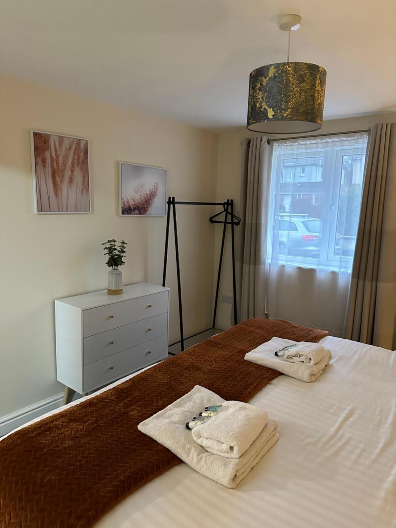 Ferienwohnung Orange Lilly In Stroud With Free Parking Exterior foto