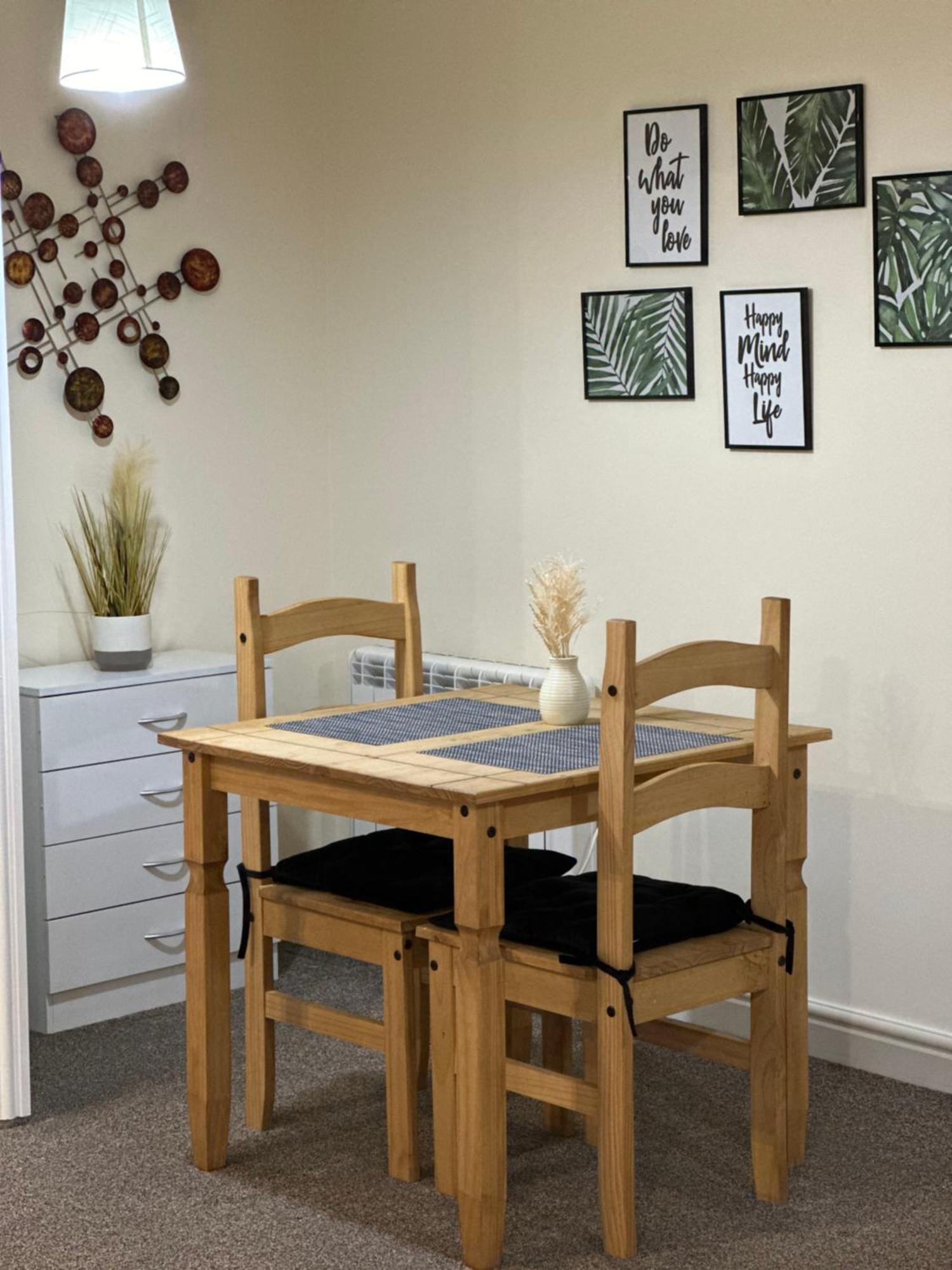 Ferienwohnung Orange Lilly In Stroud With Free Parking Exterior foto