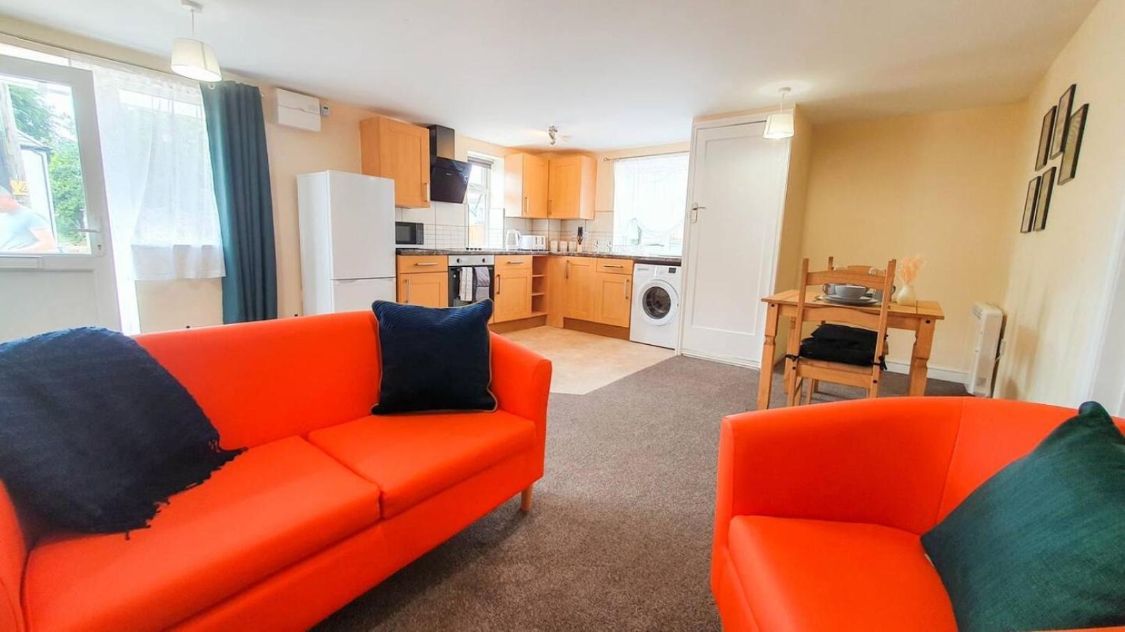 Ferienwohnung Orange Lilly In Stroud With Free Parking Exterior foto